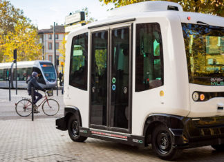 Autonomer Bus in Karlsruhe.