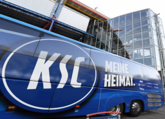 Der Karlsruher SC Bus.