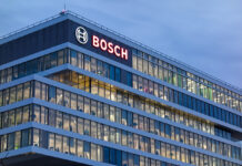 Zentrale vom Hersteller Bosch mit Logo. Das Gebäude steht in Gerlingen im Landkreis Ludwigsburg in Baden-Württemberg. Das auffällige Gebäude wurde vom Architekturbüro AIG geplant.