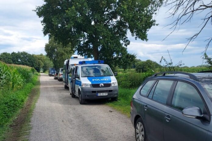 Großeinsatz an Feldweg