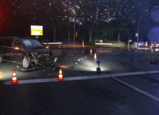 Unfall nachts auf Straße