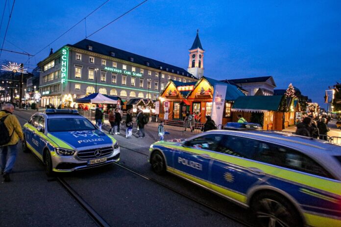 Mehrere Streifen auf Weihnachtsmarkt