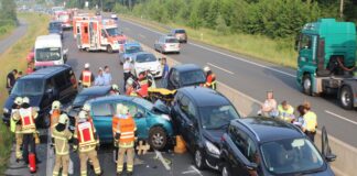 Karambolage auf Autobahn