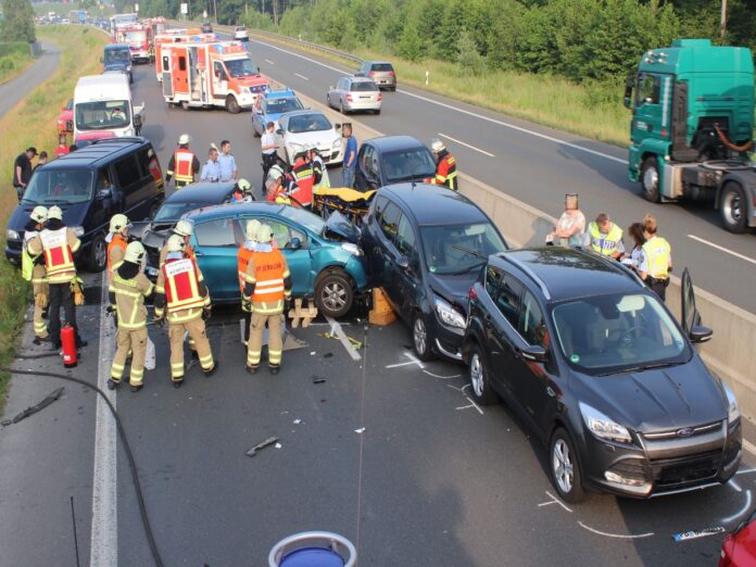 Karambolage auf Autobahn