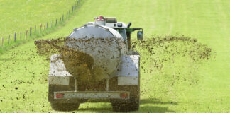 Traktor mit Gülle