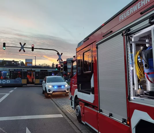 Rettungseinsatz an Straßenbahn nach Unfall