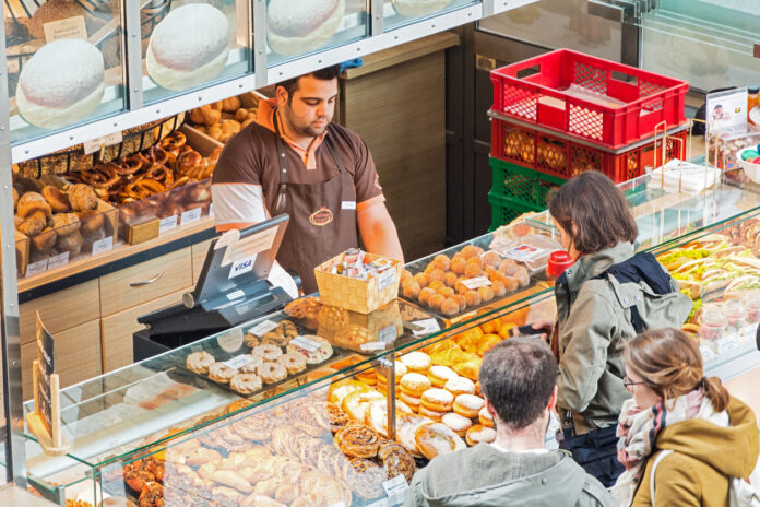 Einblick in eine Bäckerei.