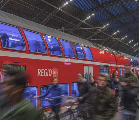 Deutsche Bahn Verkehr Gäste Bahnhof