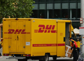 DHL-Lehrer liefert Pakete