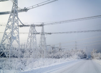 Starker Schneefall Strommasten