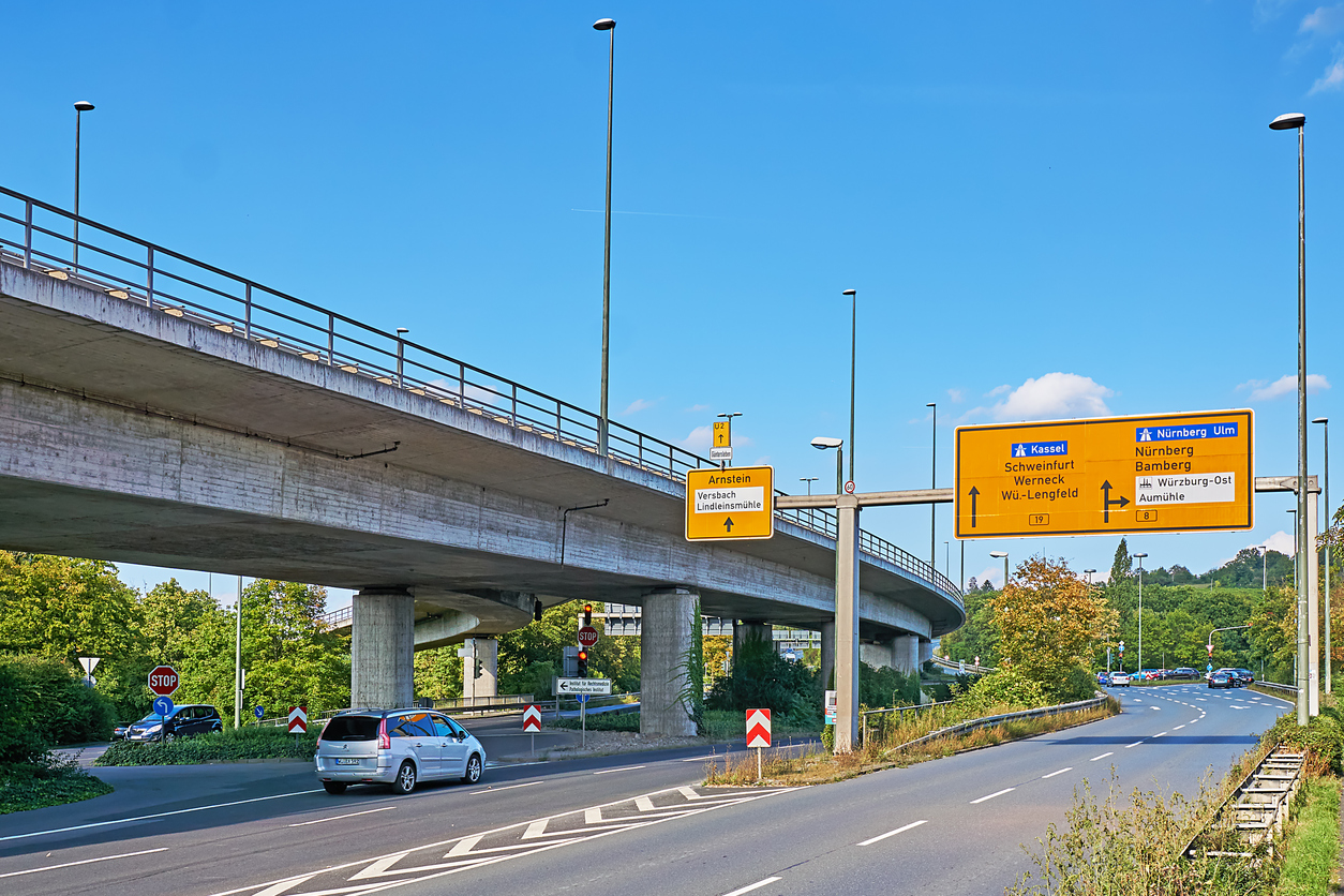 Die Bedeutung von Autobahn Ausfahrt Schildern
