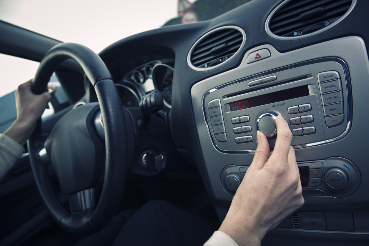 Musik im Auto: So laut ist erlaubt – Bußgeld und Punkte drohen