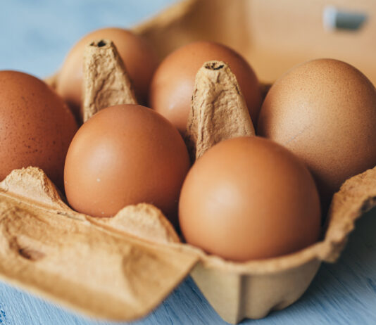 Braune Eier im Karton. Bald soll eine neue Regelung im Supermarkt gelten.