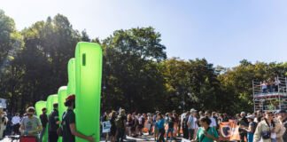 Demonstranten gehen für Umweltschutz und Tierrechte auf die Straße. Für viele geht es bei der Demonstration direkt um den Tierschutz. Auch Aktivisten sind dabei.